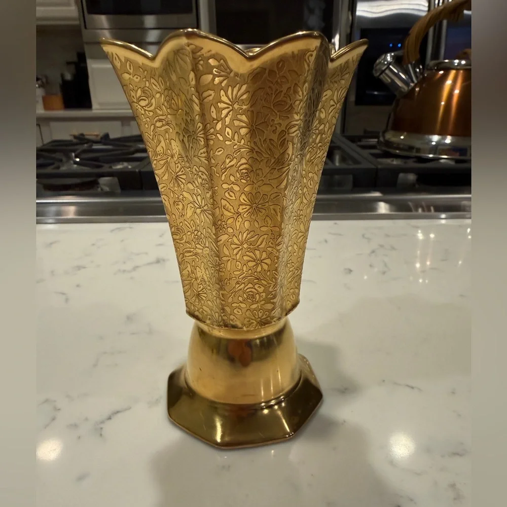 Wheeling Decorating Company Gold Encrusted Vase Doves Roses Daisies
